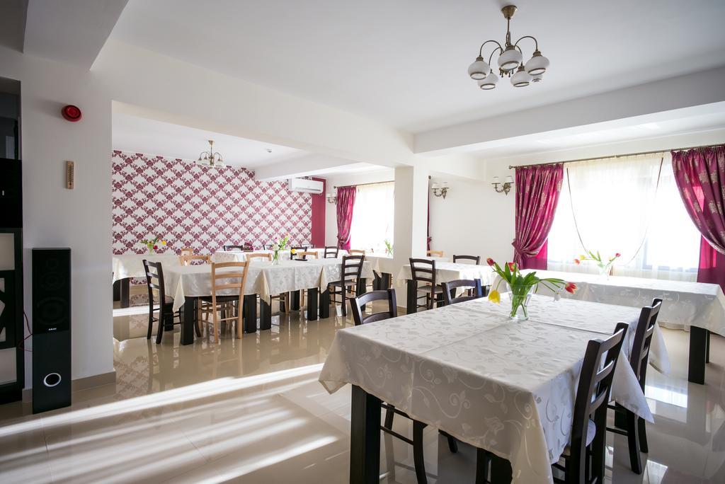 Pensiunea Royal Spa Piatra Neamţ Exterior foto