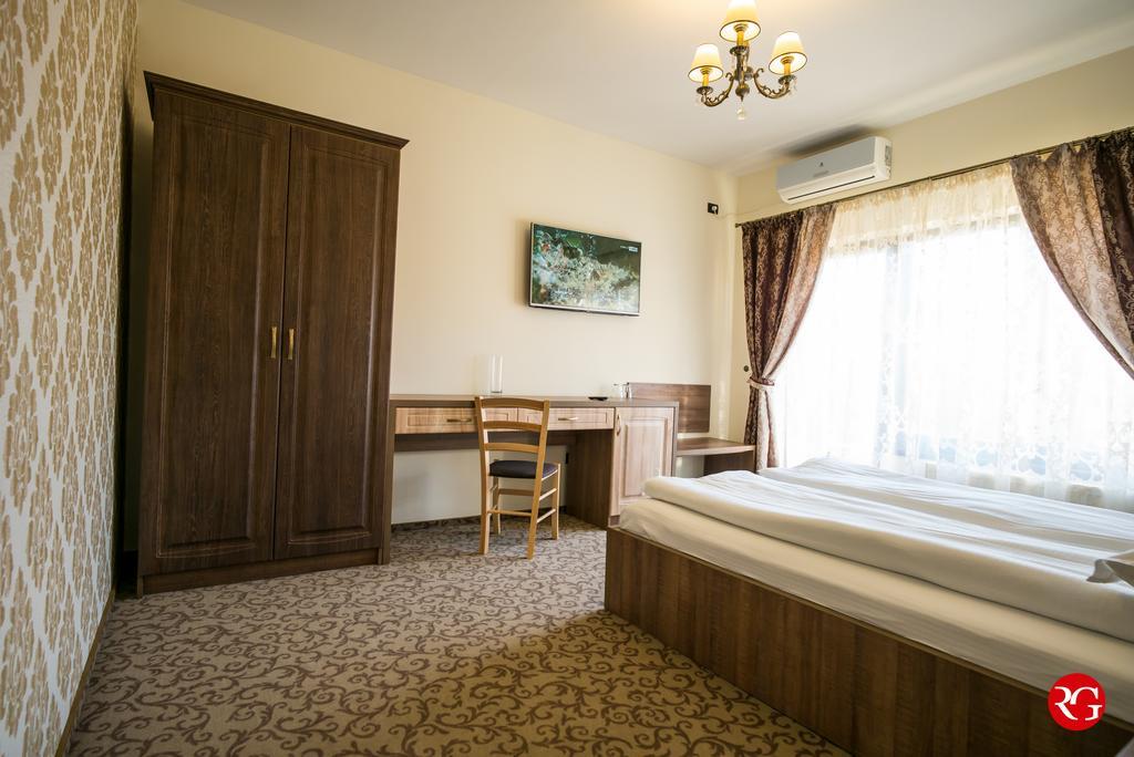 Pensiunea Royal Spa Piatra Neamţ Exterior foto